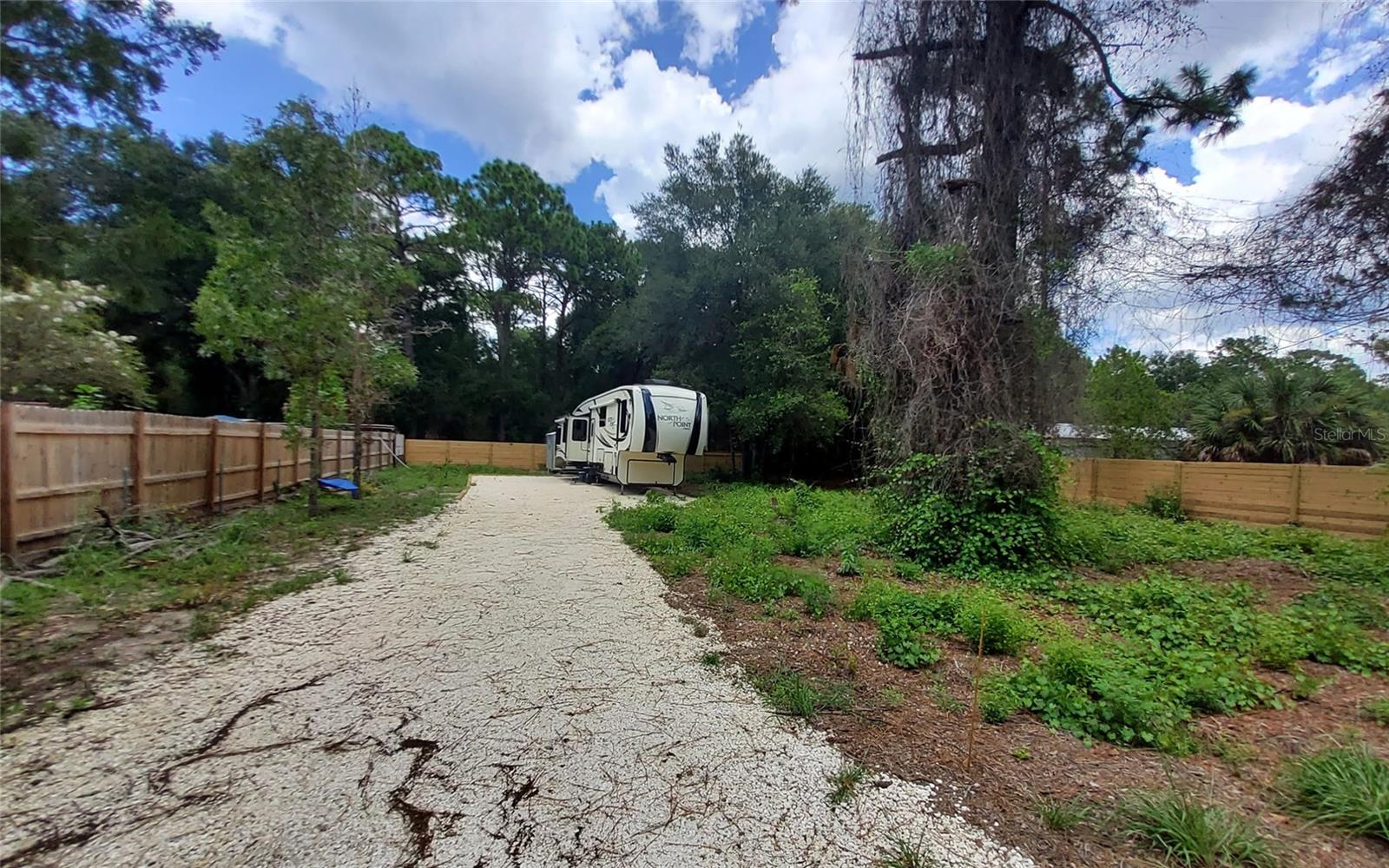 LAKE & FOREST CLUB - Land