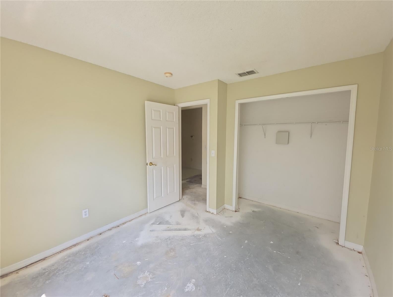 1523 INDIAN OAKS TRAIL
