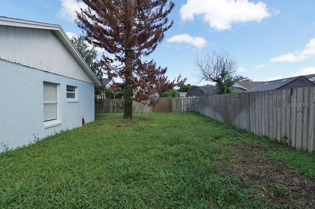 1523 INDIAN OAKS TRAIL