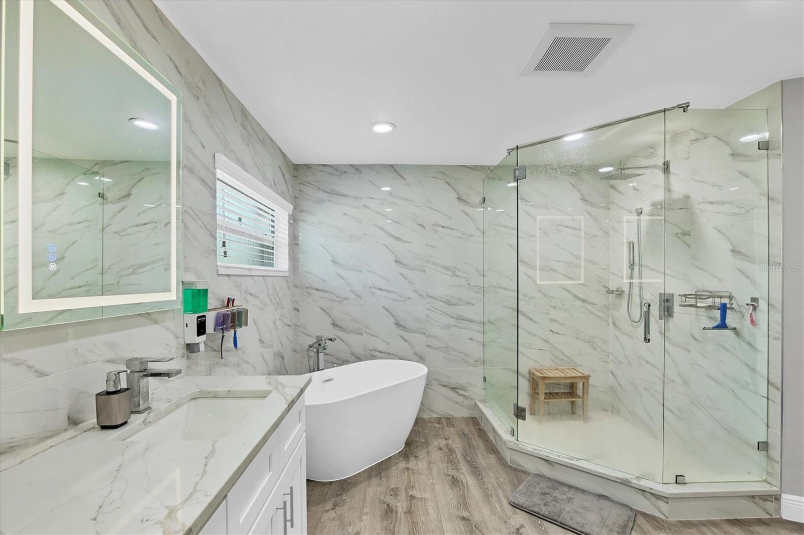 618 EASTPOINTE COURT