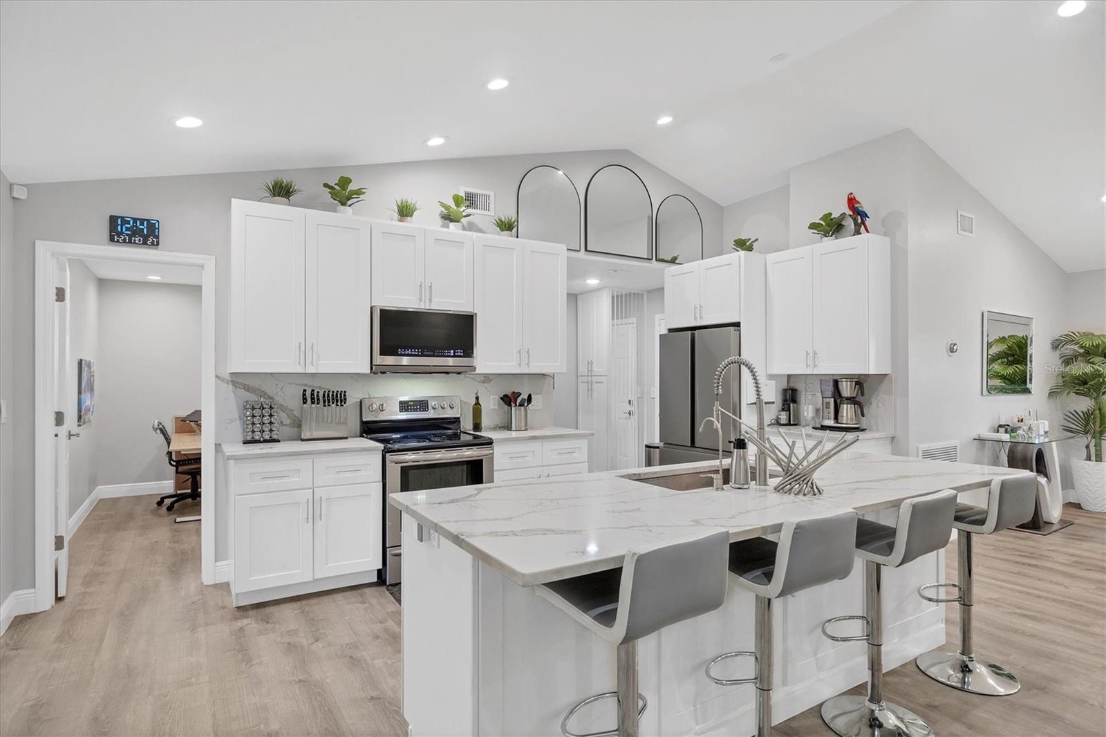 618 EASTPOINTE COURT