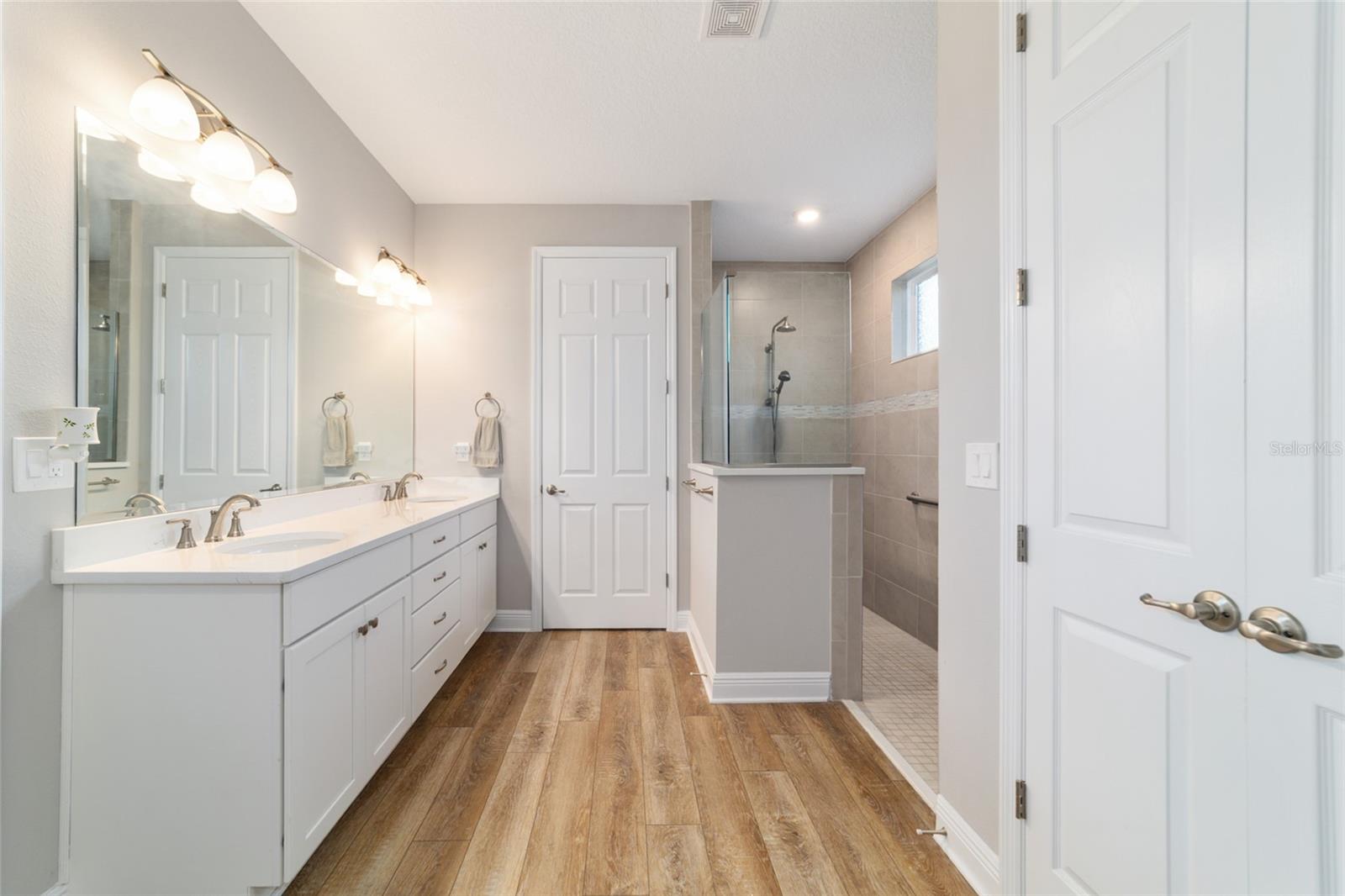 ON TOP OF THE WORLD - Residential