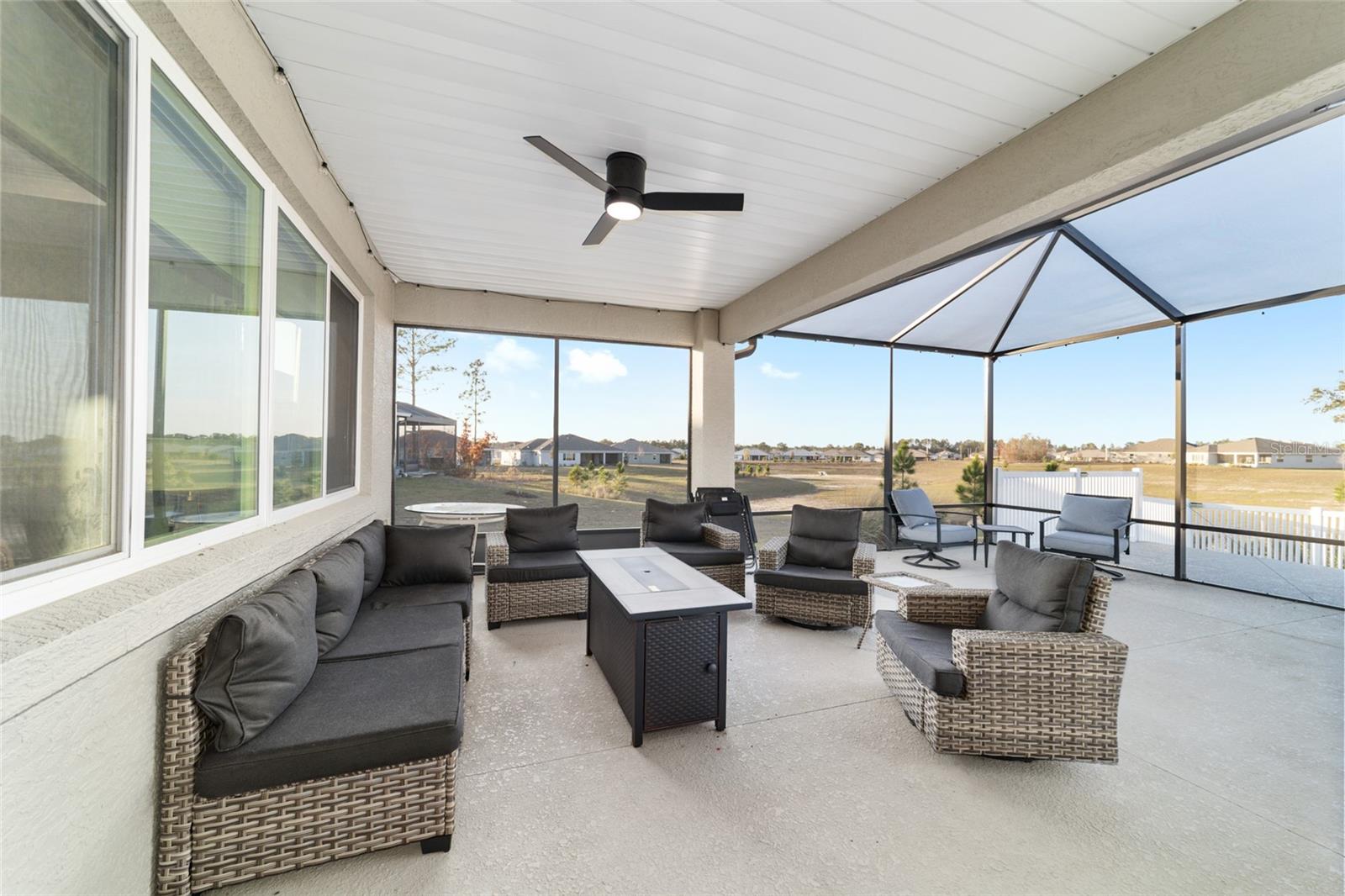 ON TOP OF THE WORLD - Residential