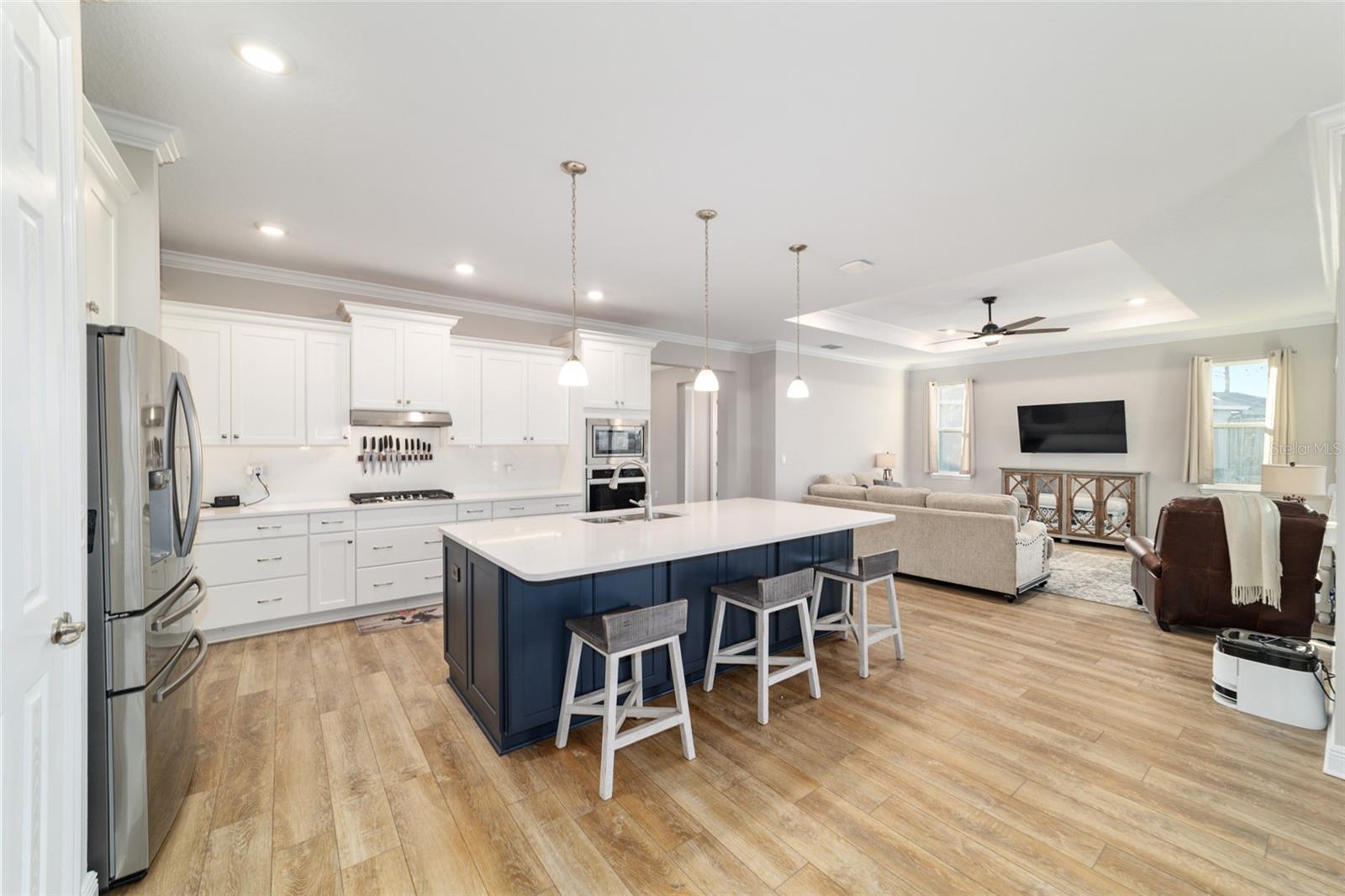 ON TOP OF THE WORLD - Residential