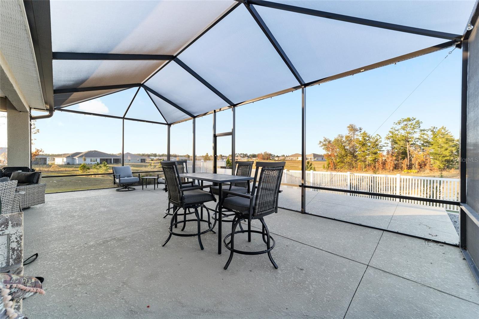 ON TOP OF THE WORLD - Residential