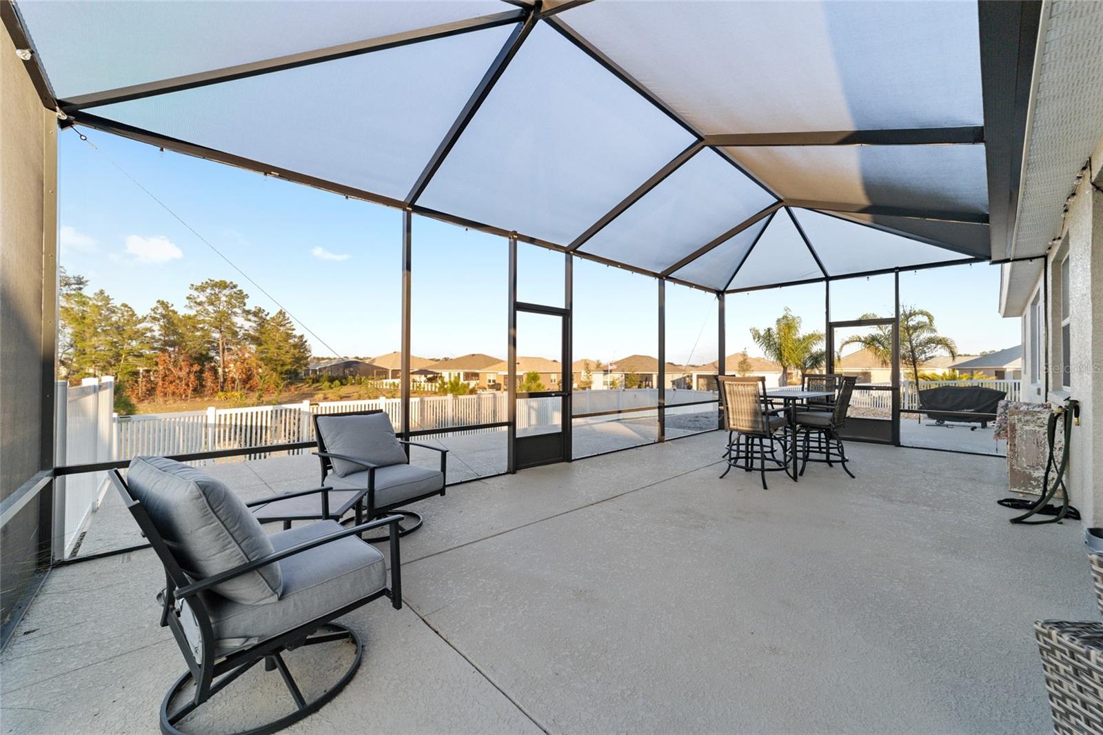 ON TOP OF THE WORLD - Residential