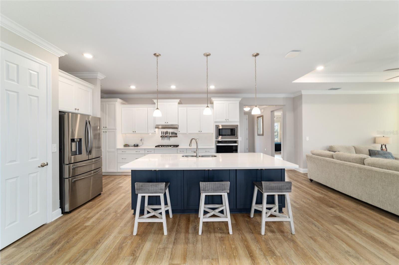 ON TOP OF THE WORLD - Residential