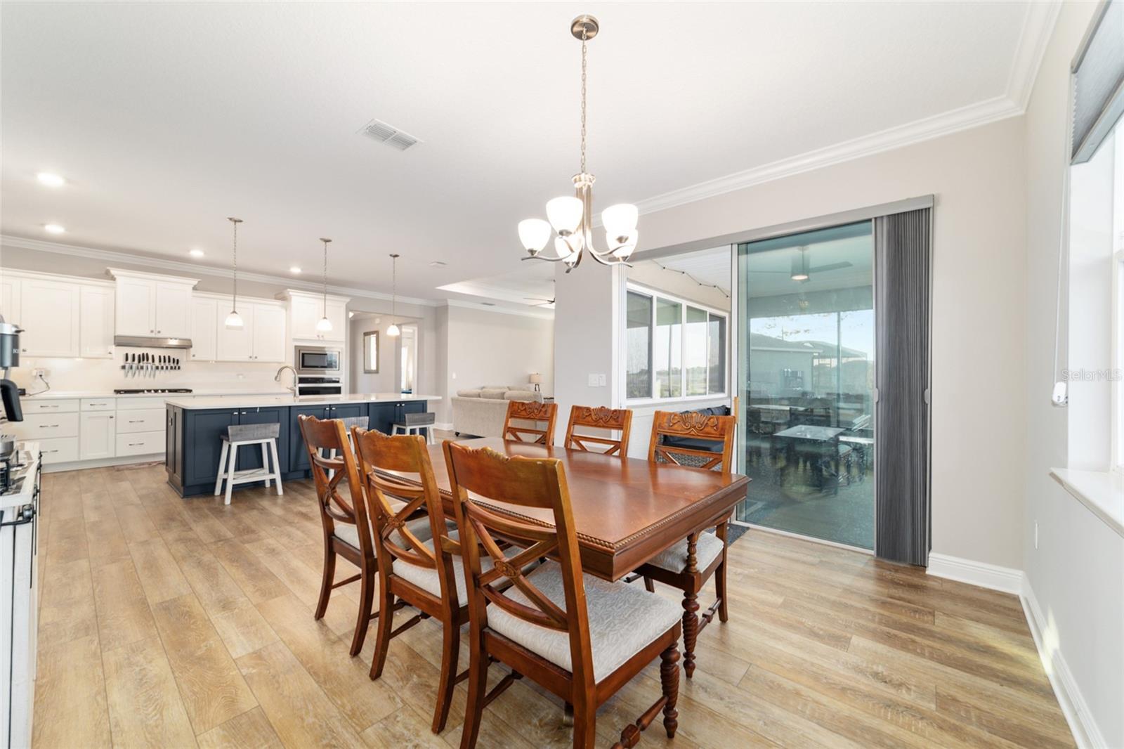 ON TOP OF THE WORLD - Residential