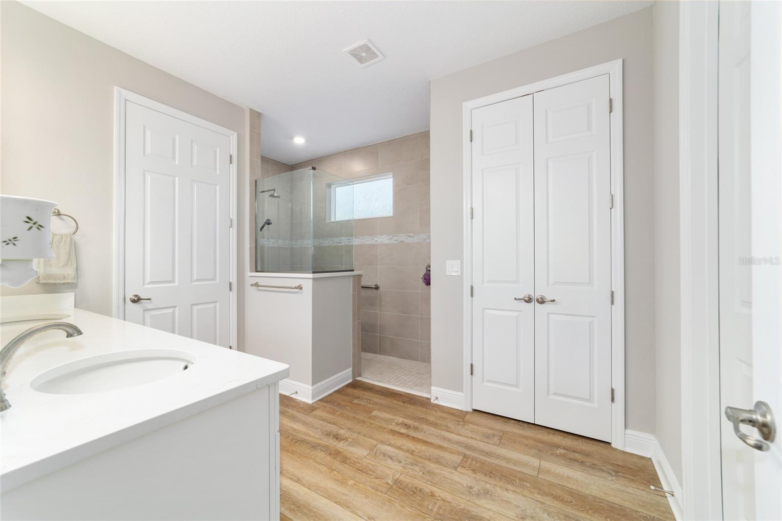 ON TOP OF THE WORLD - Residential