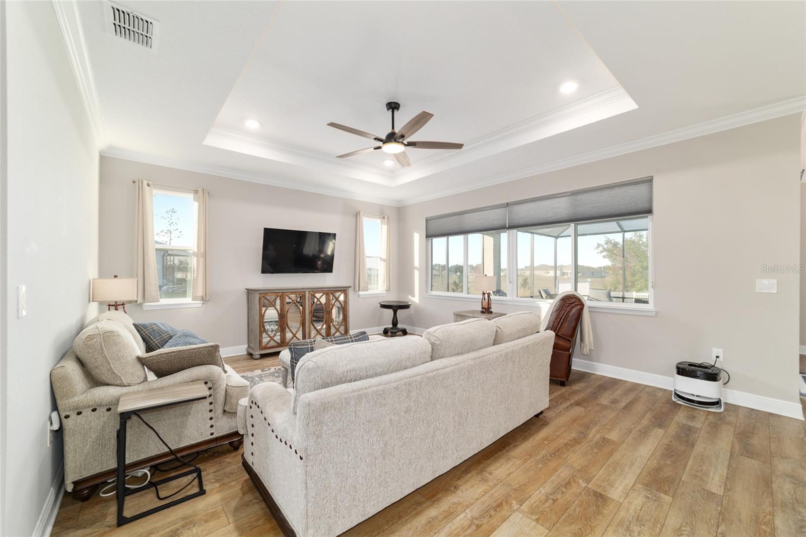 ON TOP OF THE WORLD - Residential