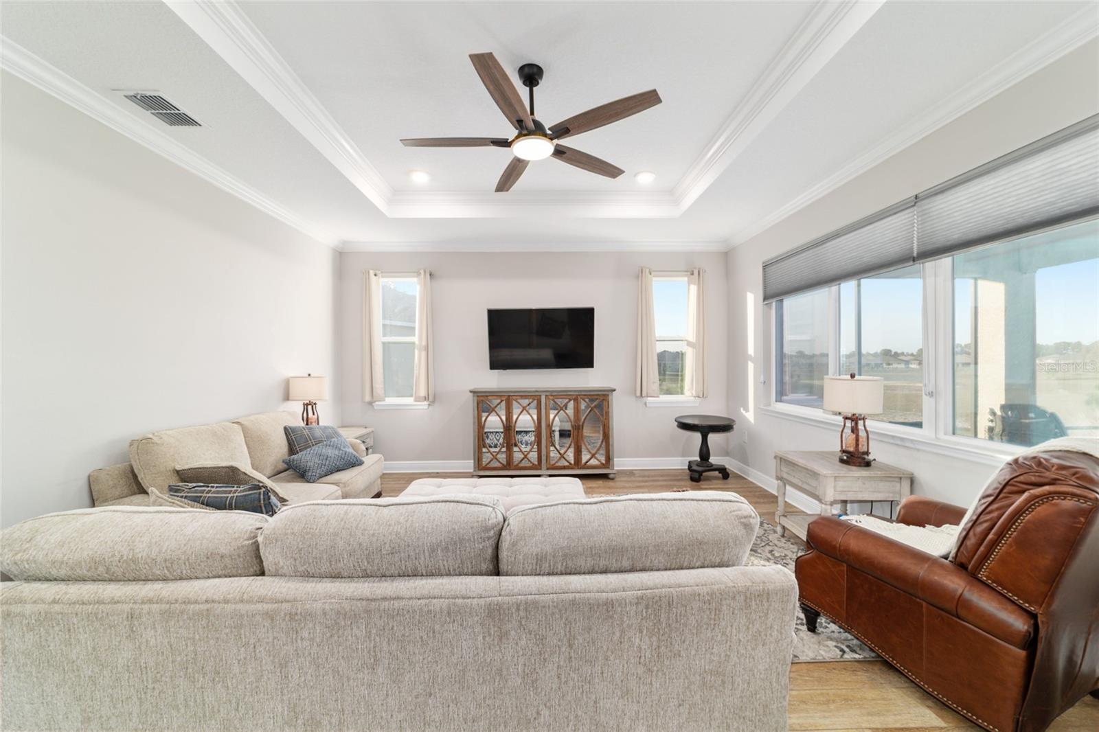 ON TOP OF THE WORLD - Residential