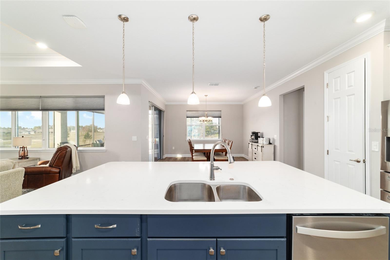 ON TOP OF THE WORLD - Residential