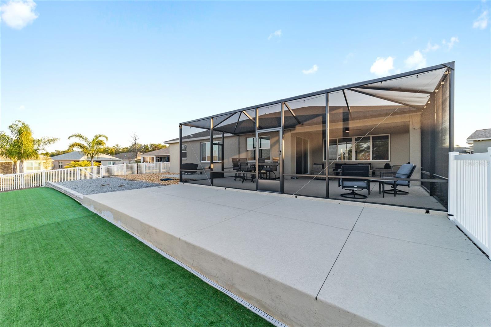 ON TOP OF THE WORLD - Residential