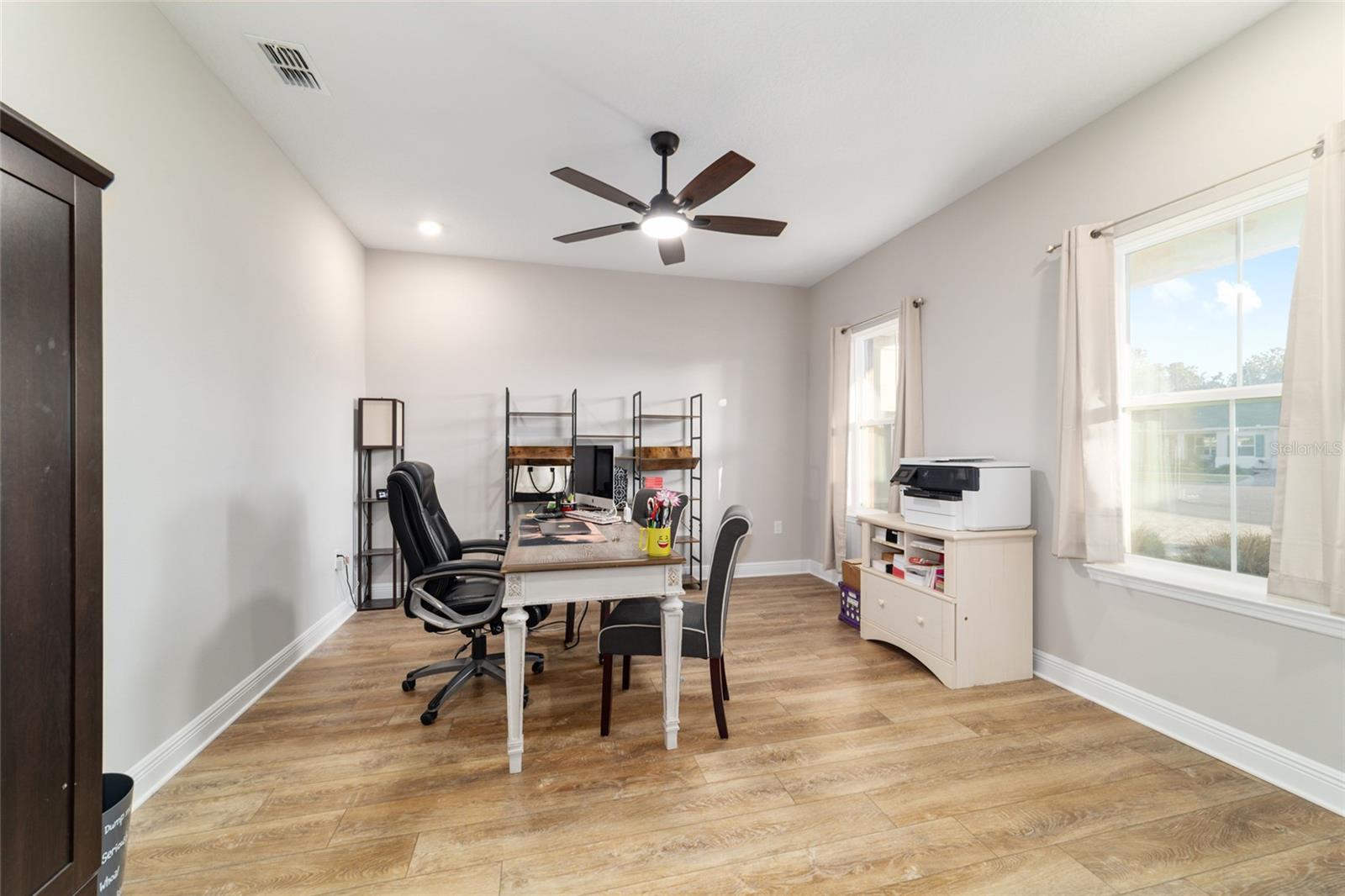 ON TOP OF THE WORLD - Residential