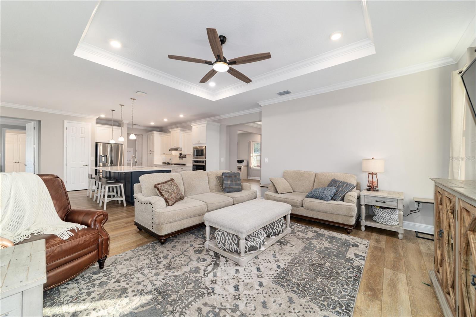 ON TOP OF THE WORLD - Residential