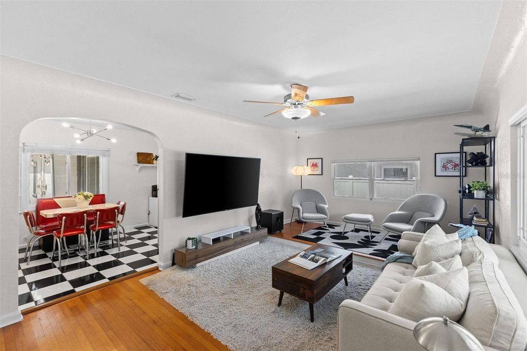 Photo of 170 22nd Avenue N, St Petersburg, FL 33704 (MLS # TB8530980)