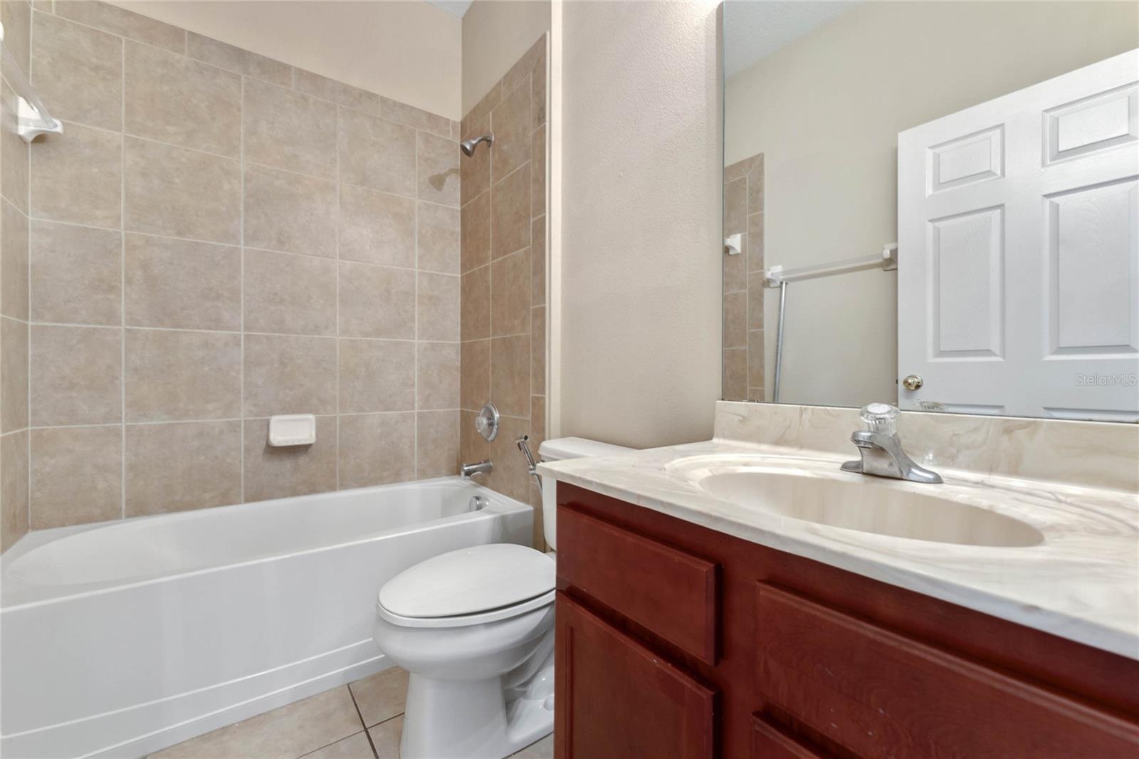 ENCLAVE/LK JEAN - Residential Lease