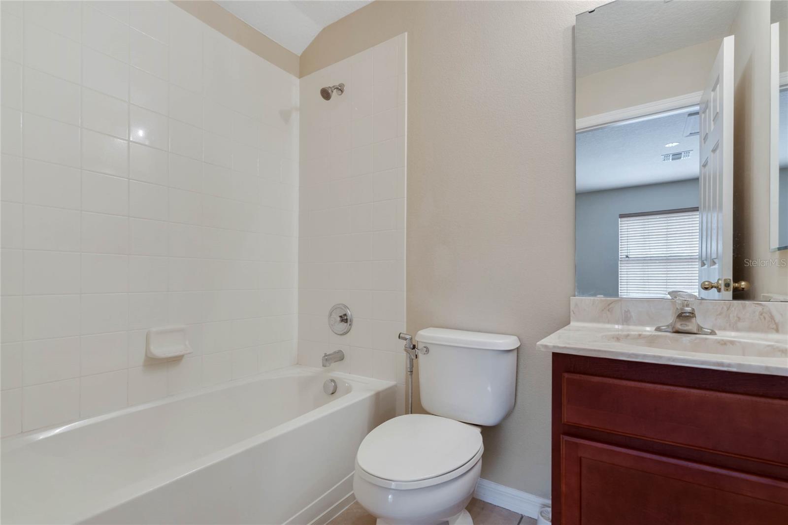 ENCLAVE/LK JEAN - Residential Lease