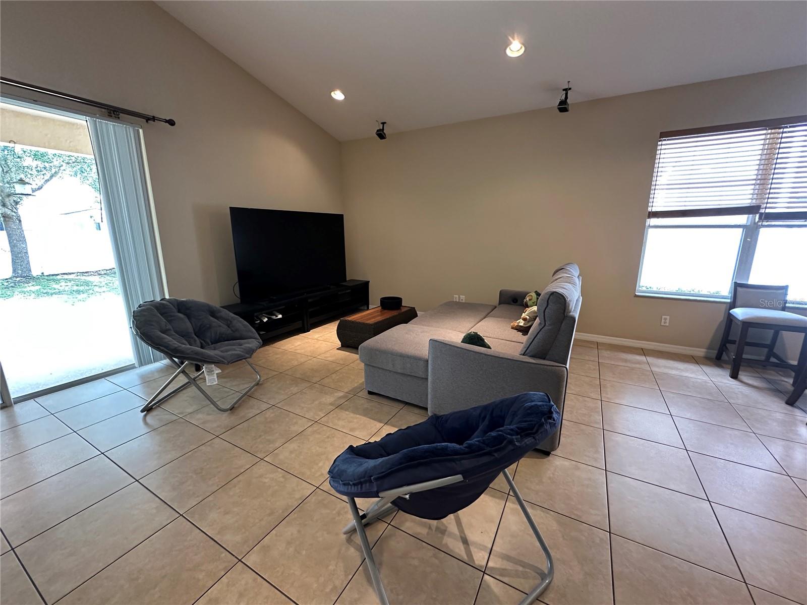 ENCLAVE/LK JEAN - Residential Lease