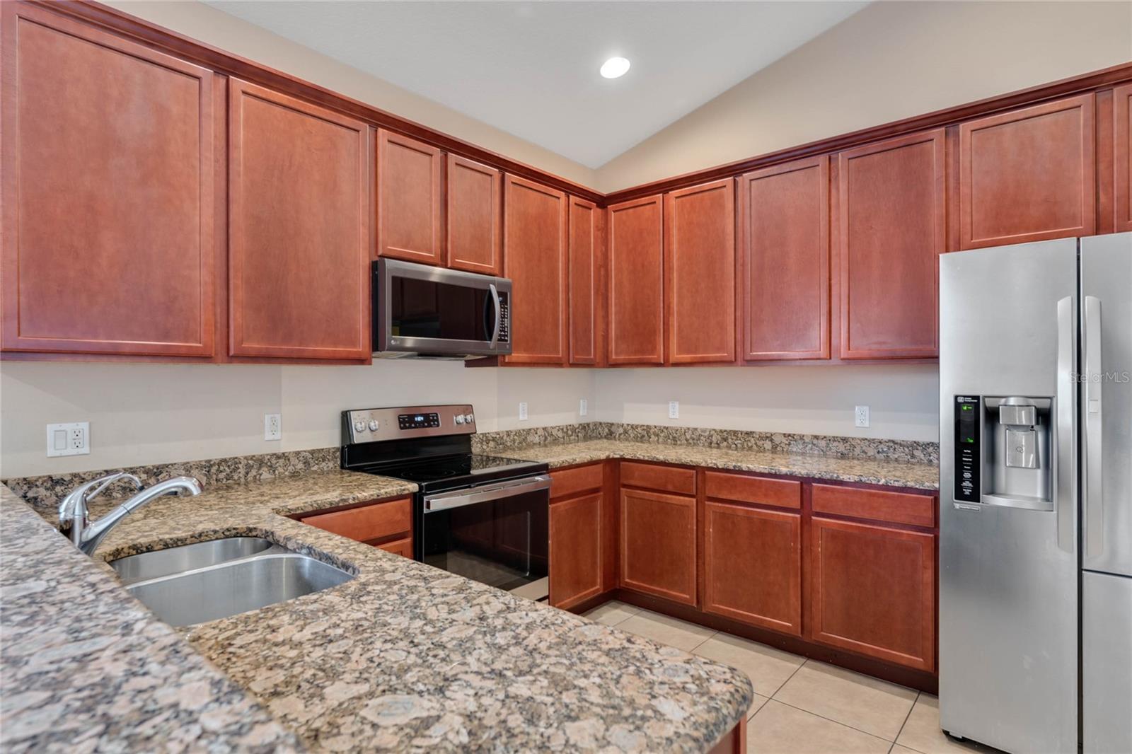 ENCLAVE/LK JEAN - Residential Lease