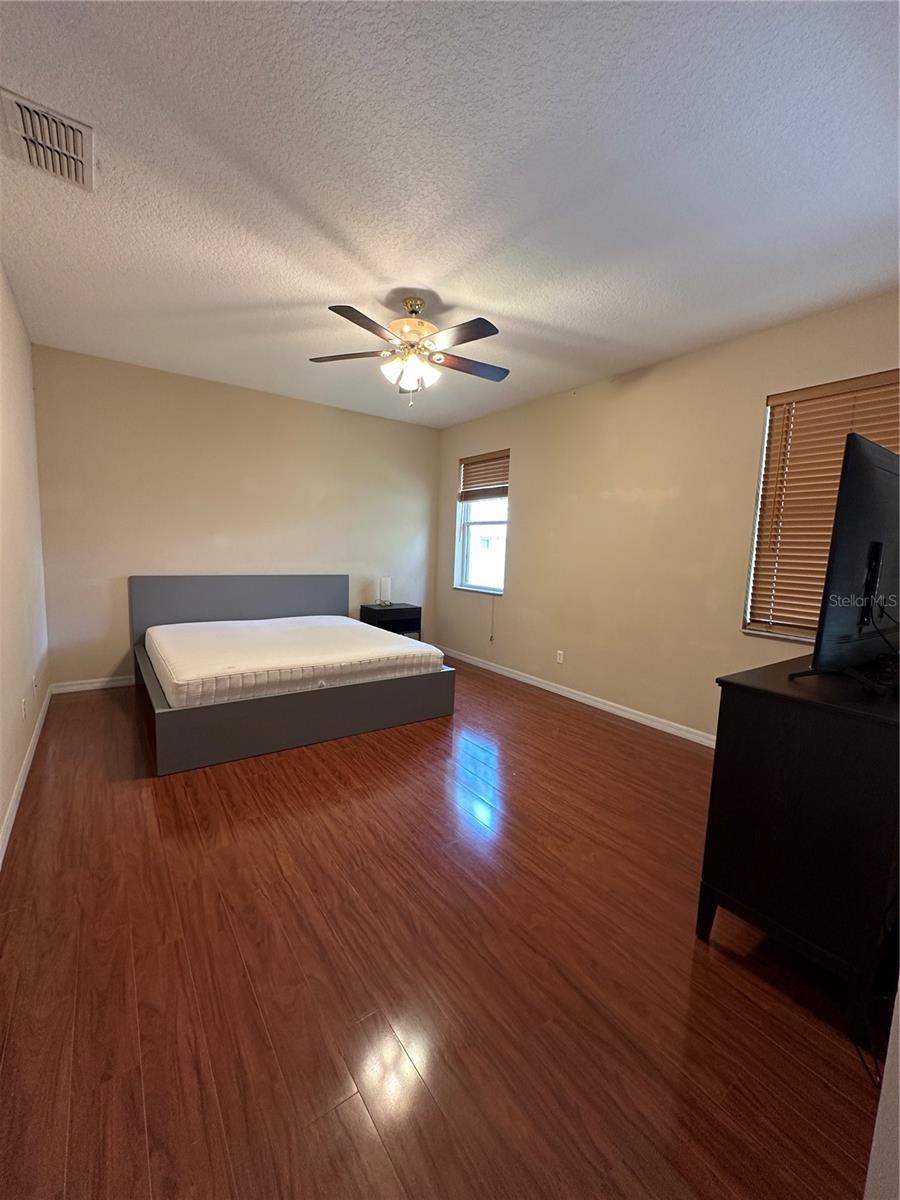 ENCLAVE/LK JEAN - Residential Lease