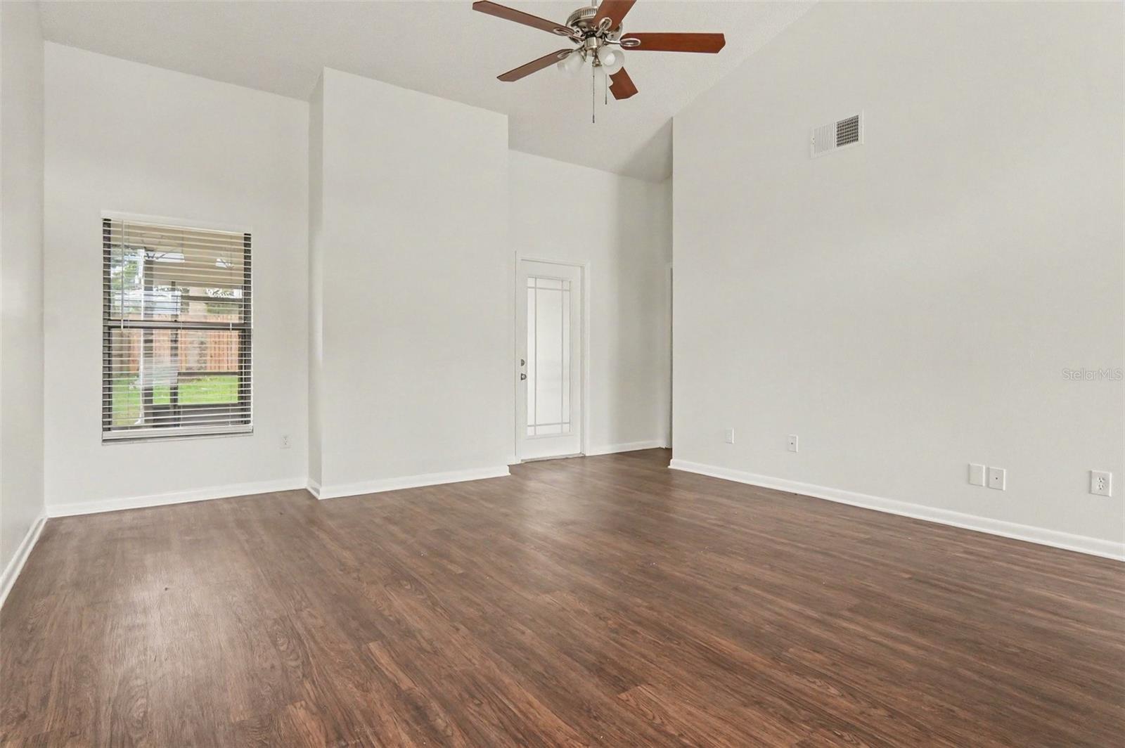Casas a venda 3 - Jen Dantas 1097 COVINGTON STREET