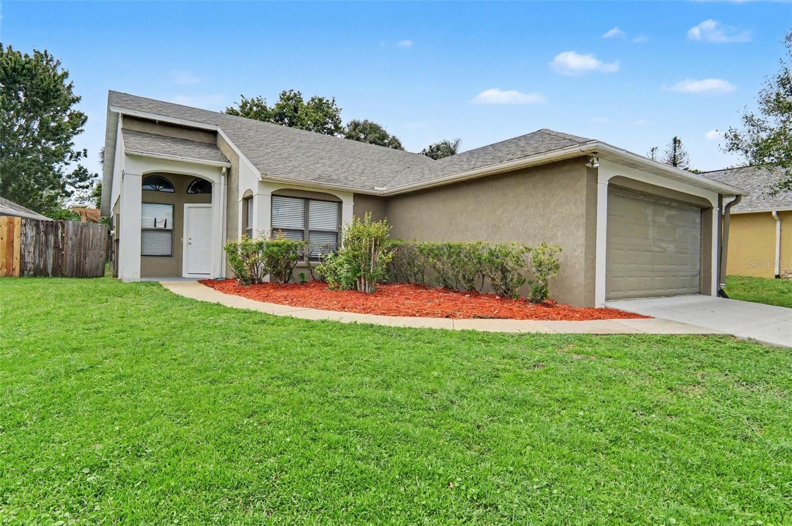 Casas a venda 1 - Jen Dantas 1097 COVINGTON STREET