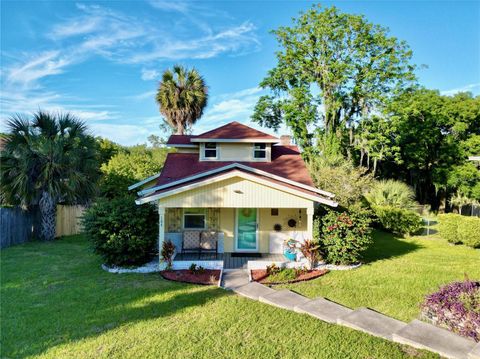 A home in FRUITLAND PARK