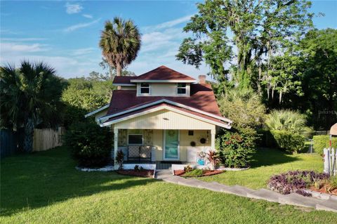 A home in FRUITLAND PARK