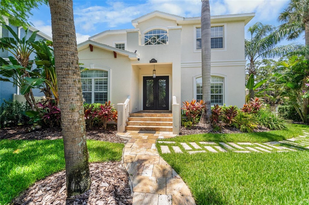 Photo of 4802 W Beachway Drive, Tampa, FL 33609 (MLS # TB8529477)