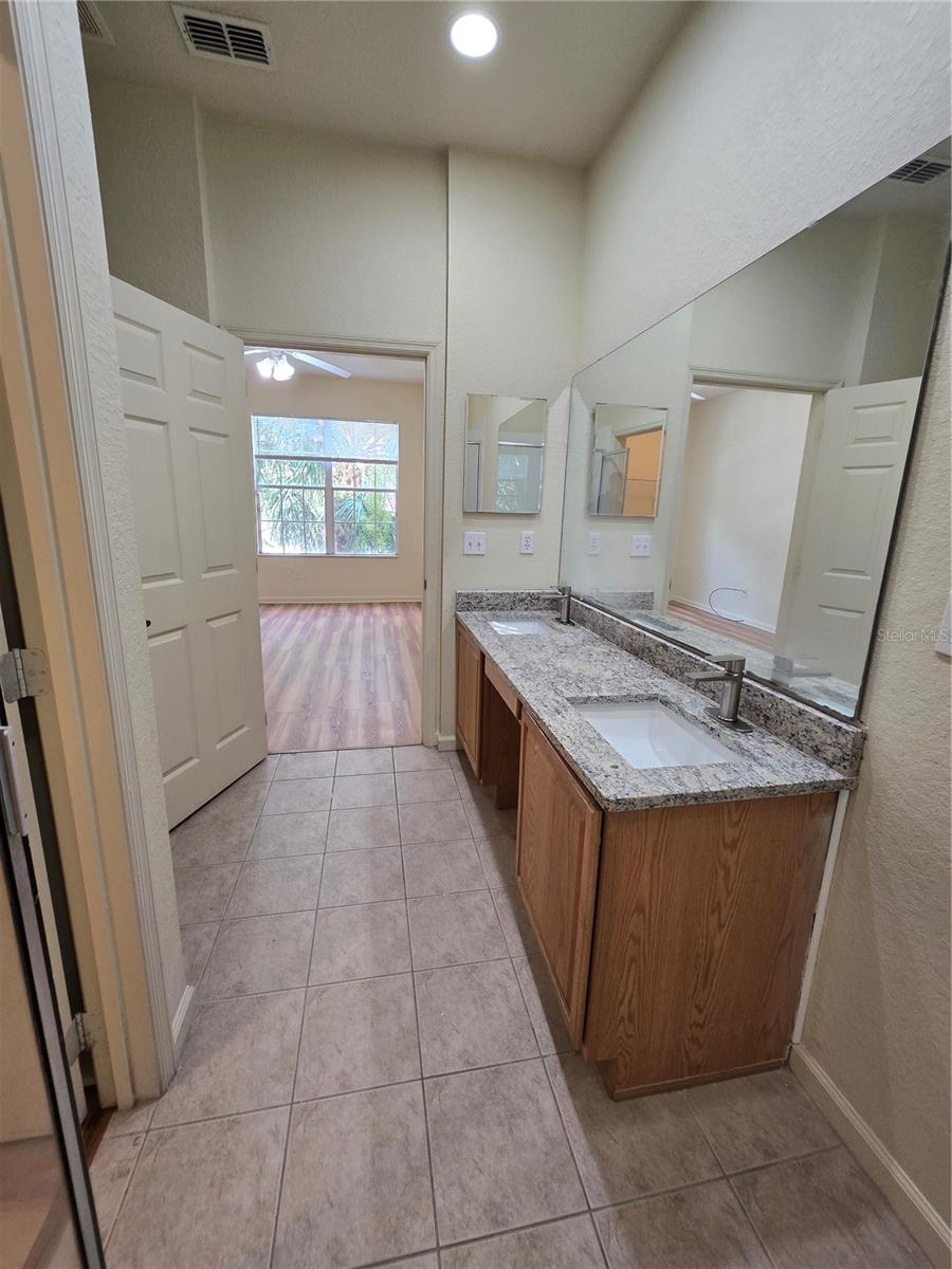 FLORA RIDGE CONDO PH 8 BLDG 11 - Residential