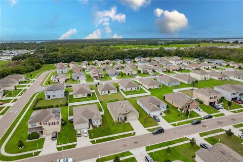 A home in WINTER HAVEN