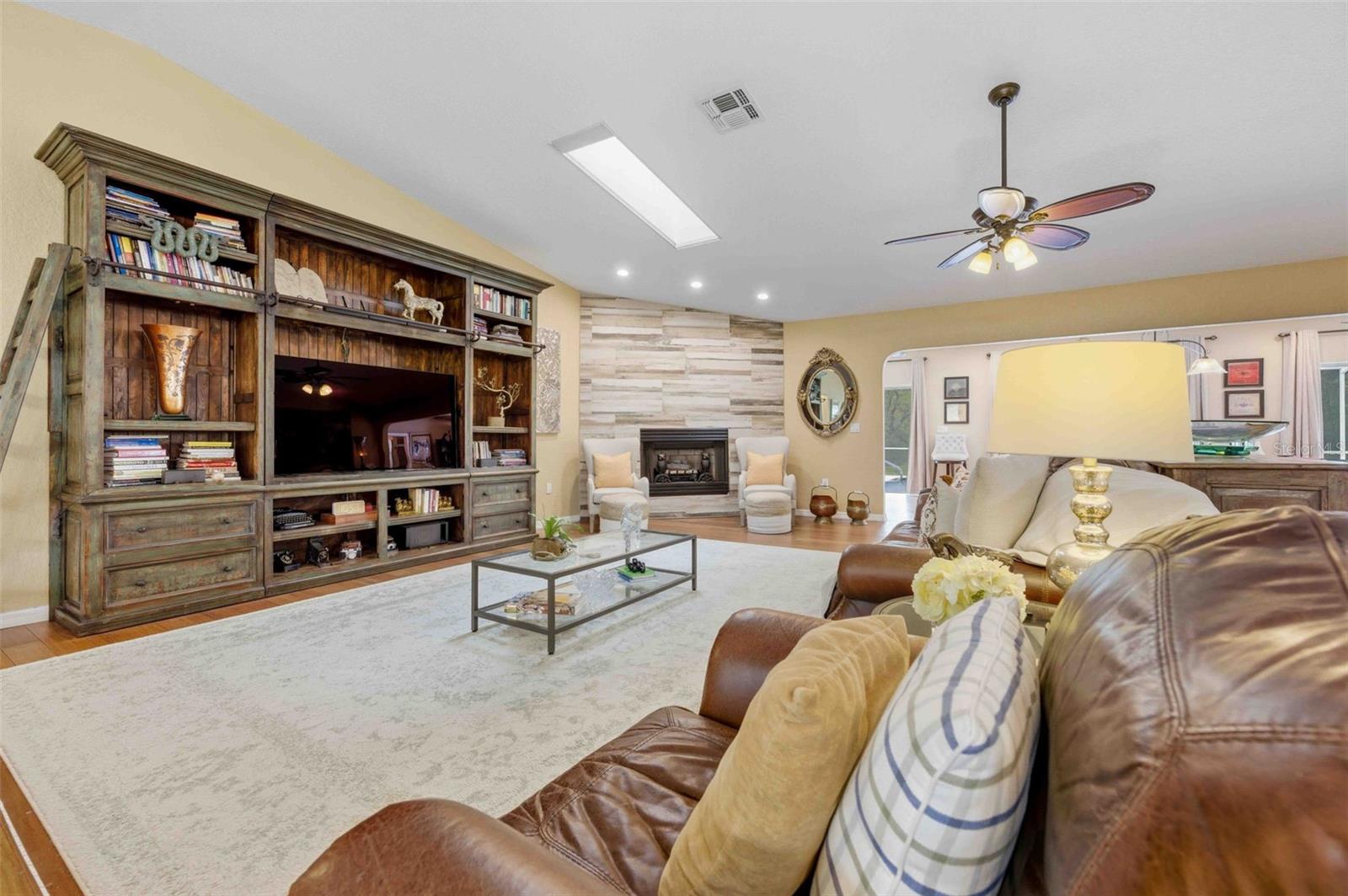 SPRING HILL - Residential