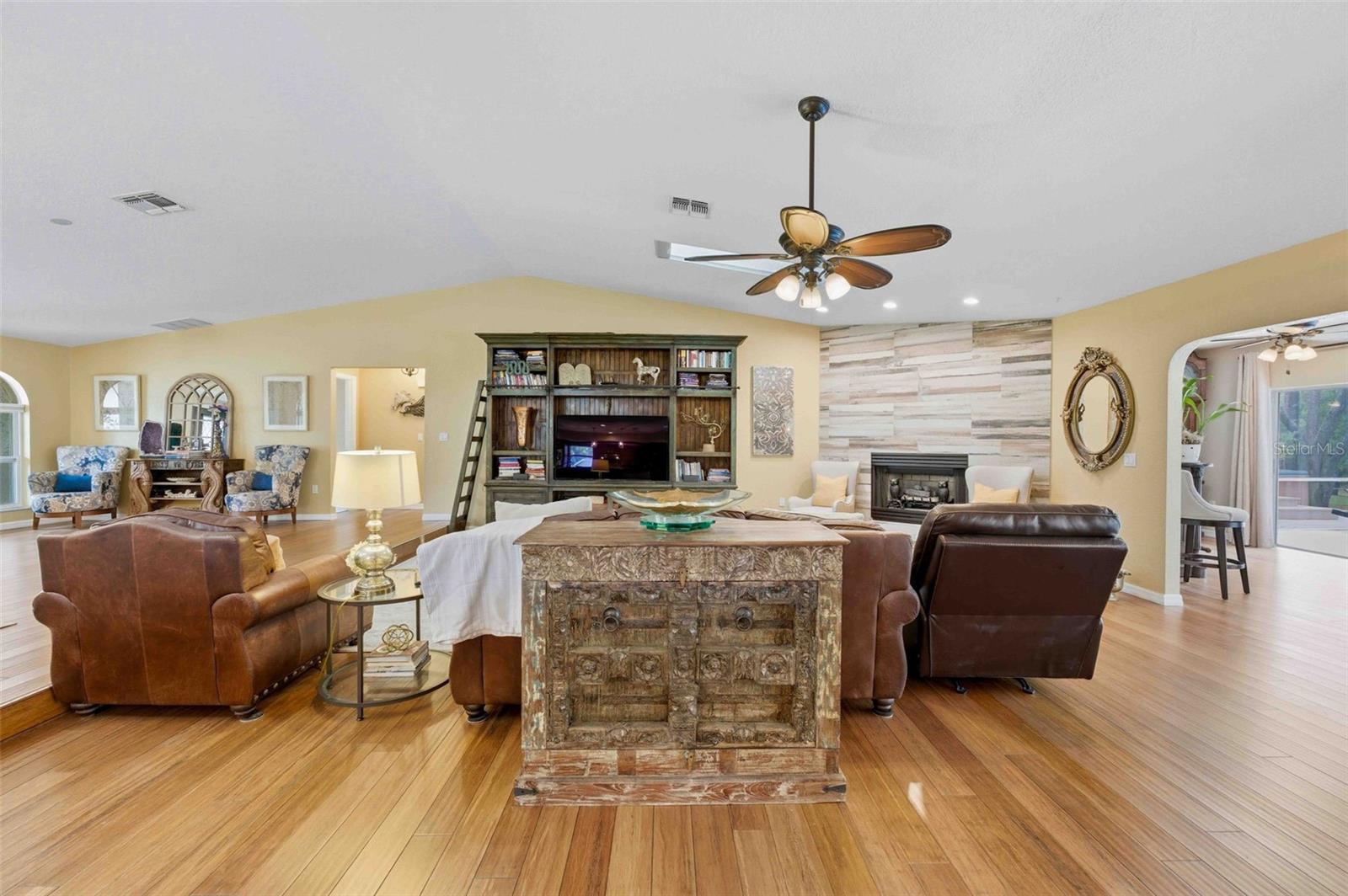 SPRING HILL - Residential