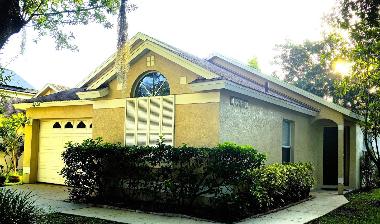 Now Leasing – 5802 Tanagerlake Rd, Lithia, FL 33547
3 Bedrooms | 2 Bathrooms | 2-Car Garage | Located in FishHawk Ranch
Be the first resident to enjoy all the new interior updates in this freshly updated 4-bedroom, 2-bathroom home with a spacious 2-car garage, located in the highly desirable FishHawk Ranch community.
The entire interior has been freshly painted in a neutral color palette, creating a clean, modern atmosphere. You’ll also find brand-new carpet in all bedrooms and all-new stainless steel appliances. The open kitchen includes generous cabinet space, a breakfast bar, and opens to the living and dining areas—ideal for both everyday life and entertaining.
The dining area overlooks the fenced-in backyard, which features mature trees and no backyard neighbors—a perfect setting for privacy and outdoor enjoyment.
The primary suite includes a private en suite bathroom and a spacious walk-in closet. All four bedrooms are generously sized and move-in ready. **Lawn care included!
Community Amenities:
FishHawk Ranch residents enjoy access to:
Resort-style Aquatic Club,Splash Pad,Fitness Center, Multiple Community Pools,Basketball & Tennis Courts,Miles of Walking and Biking Trails,Access to the Osprey Club and Starling Club,Close to Park Square with shopping, dining, and community events
**Pet friendly!***