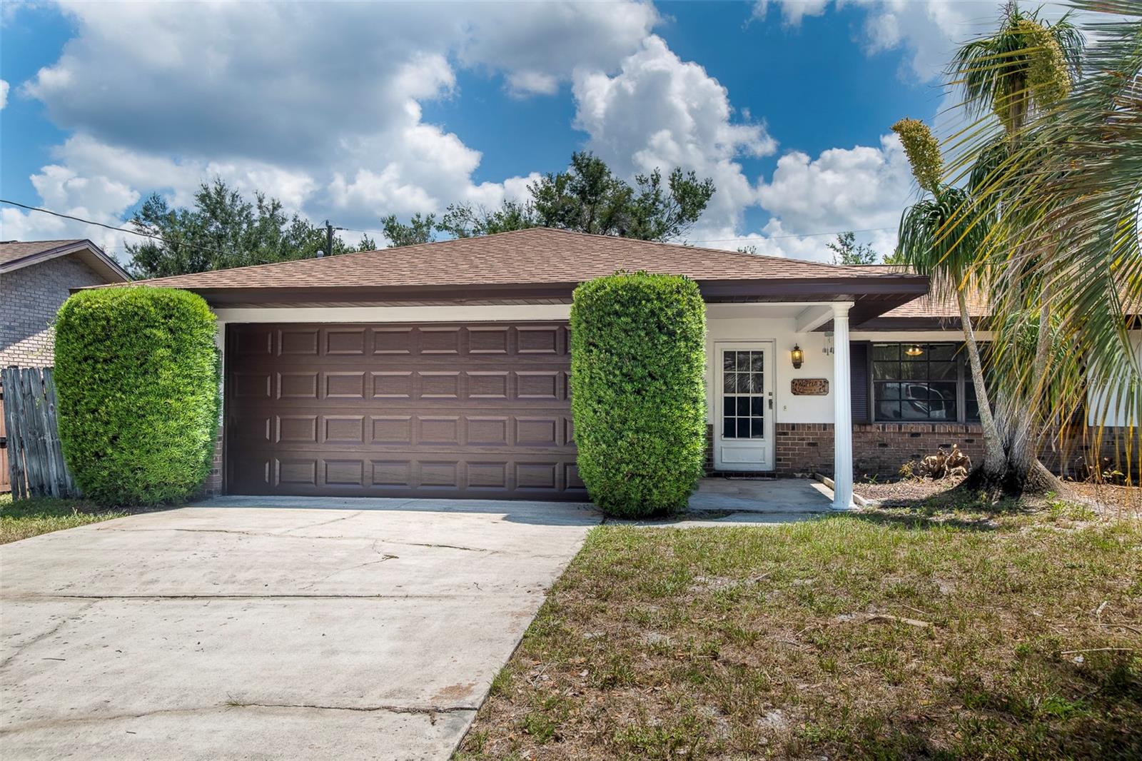 Deltona Fixer-Upper – Great Potential with Sweat Equity!
Looking for a home you can make your own? This 3-bedroom, 2-bath split-plan home in Deltona offers the perfect opportunity to build instant equity with a little TLC. Recently painted with a newer roof already in place, the major updates are started—you’ll just need to bring your vision for new flooring, kitchen cabinets, and countertops.
Situated on a spacious corner lot just minutes from Saxon Blvd, you’ll enjoy convenient access to I-4, shopping, and schools.
Whether you’re a first-time buyer or investor, this home has potential—come see if it’s the right project for you!