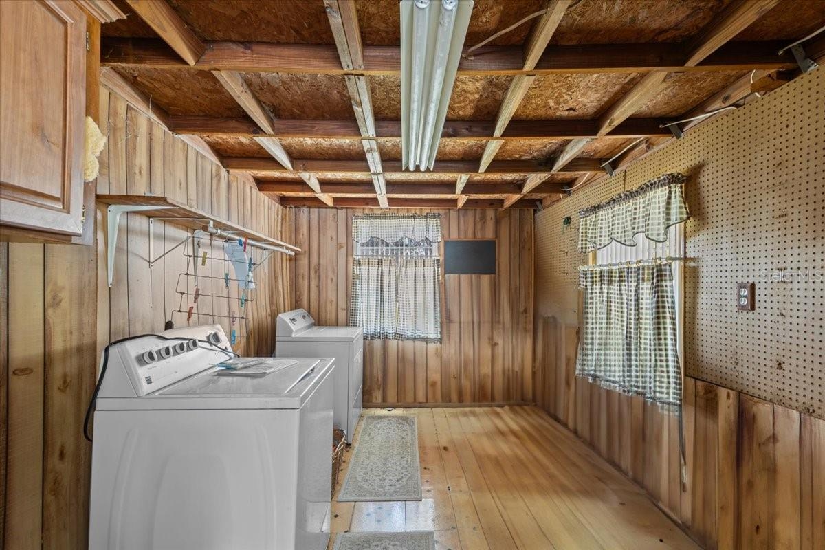 LAKE JOHNSON ESTATE - Residential