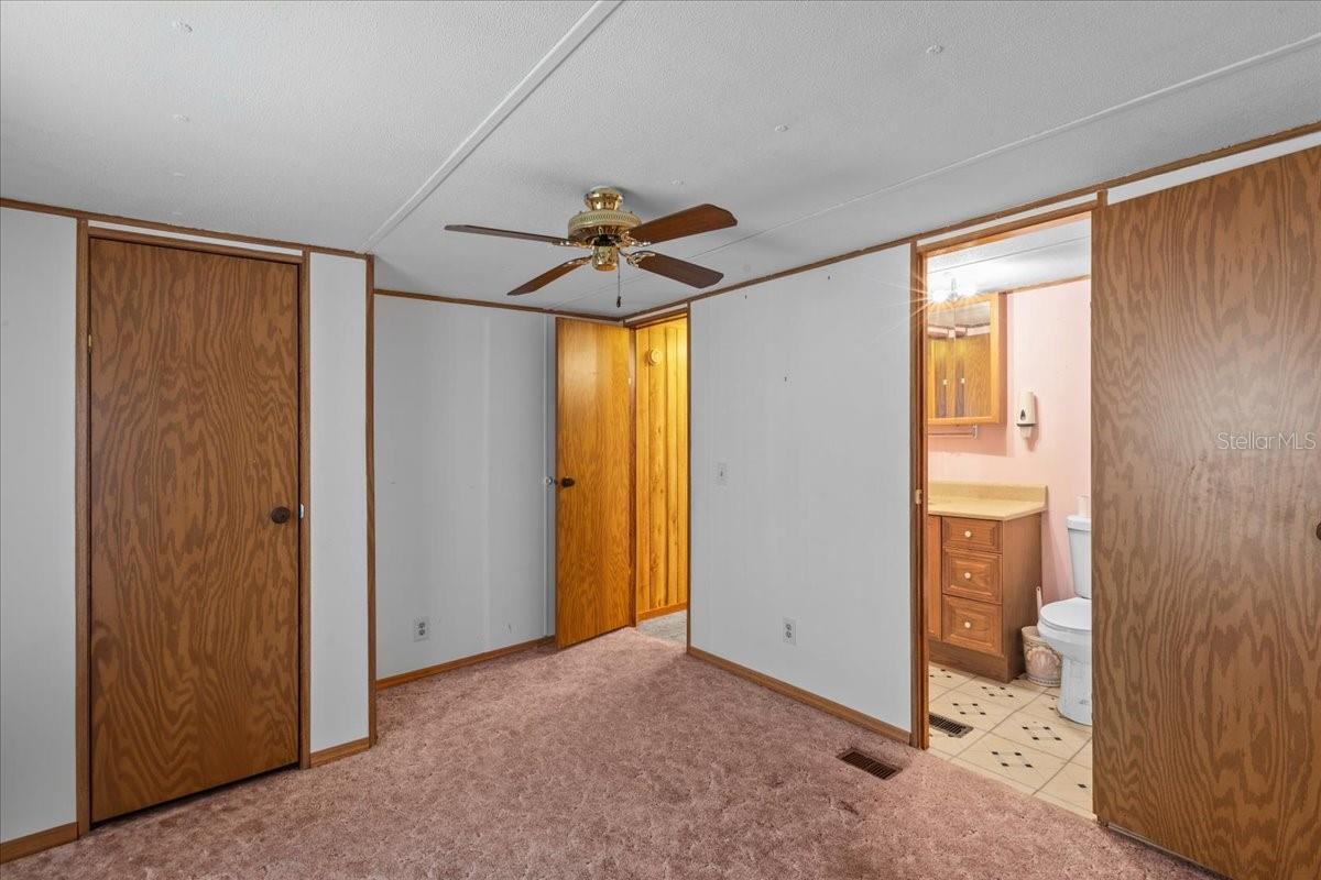 LAKE JOHNSON ESTATE - Residential