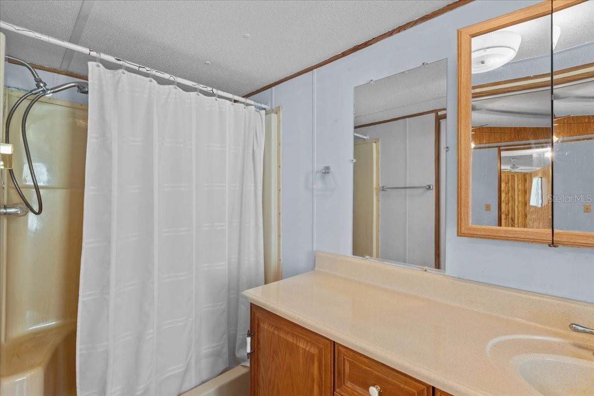 LAKE JOHNSON ESTATE - Residential