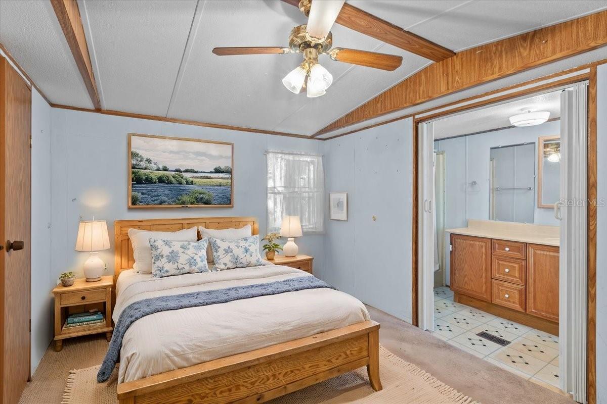 LAKE JOHNSON ESTATE - Residential