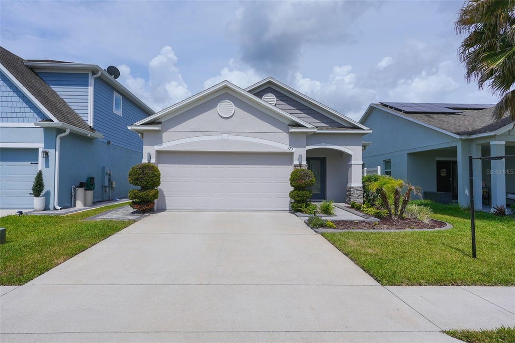 Photo of 173 Villavista Court, Davenport, FL 33896 (MLS # O6431385)