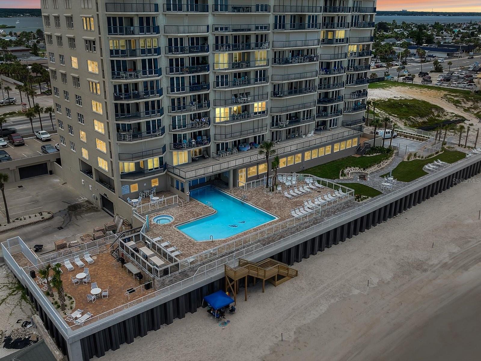 TOWERS 10 CONDO - Residential