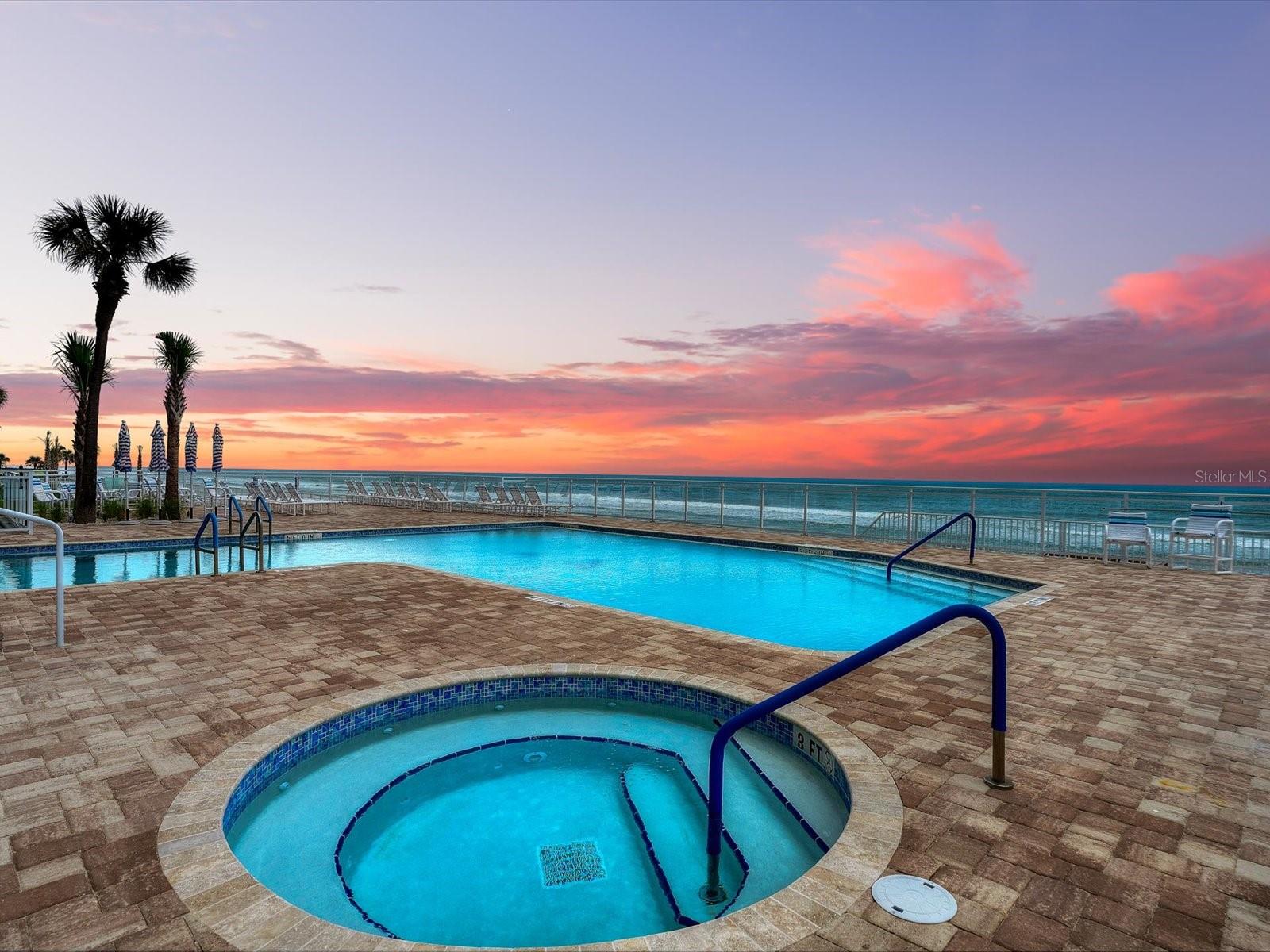 TOWERS 10 CONDO - Residential