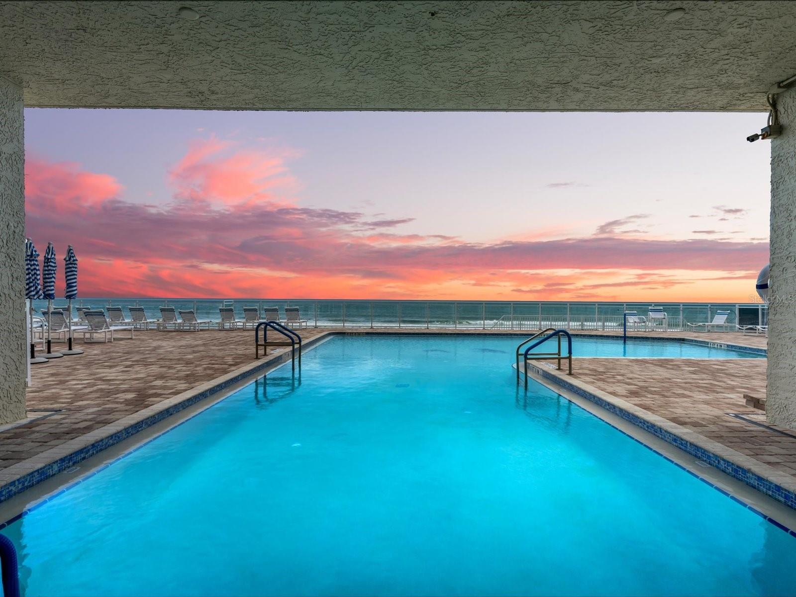 TOWERS 10 CONDO - Residential