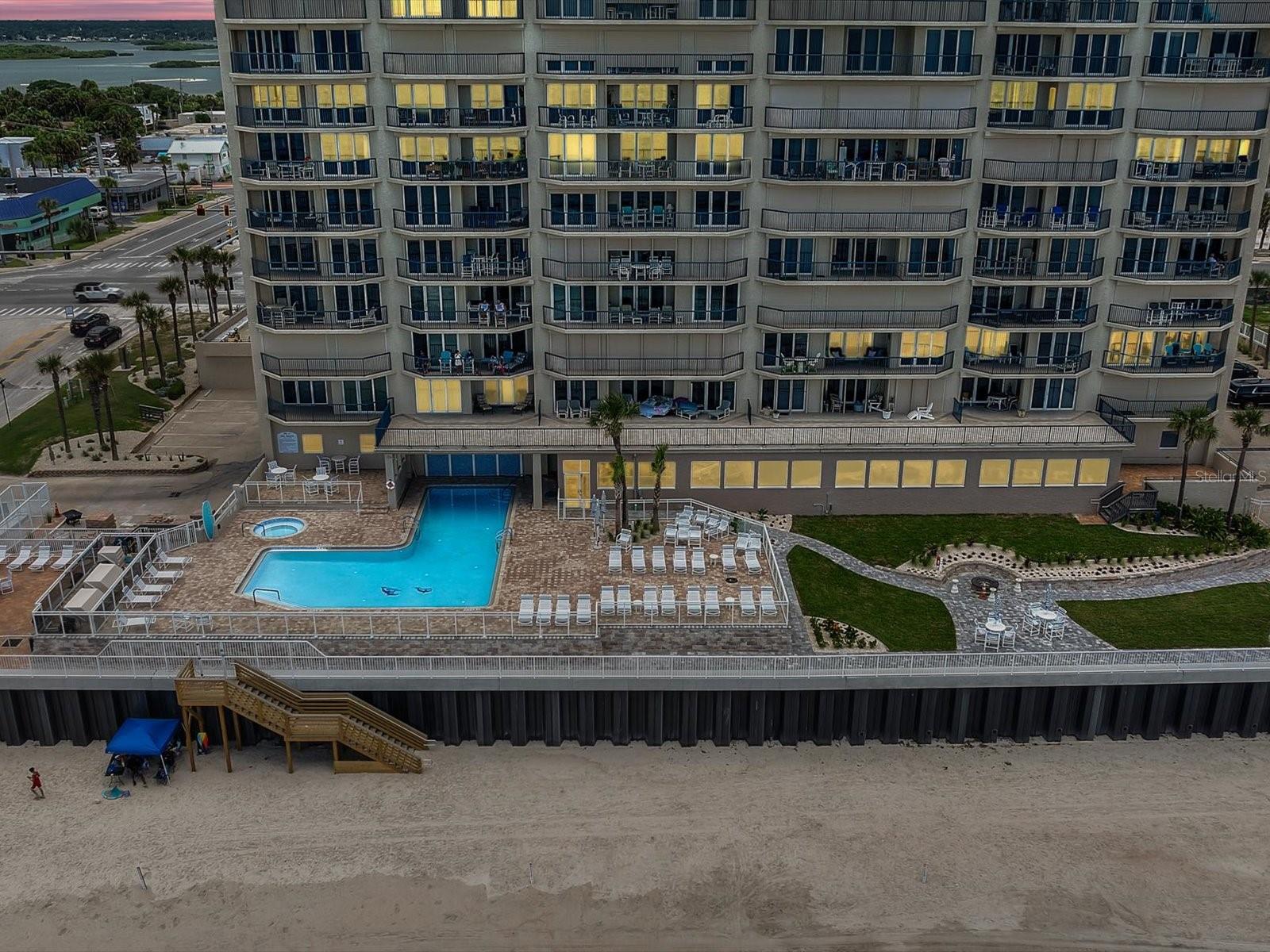 TOWERS 10 CONDO - Residential