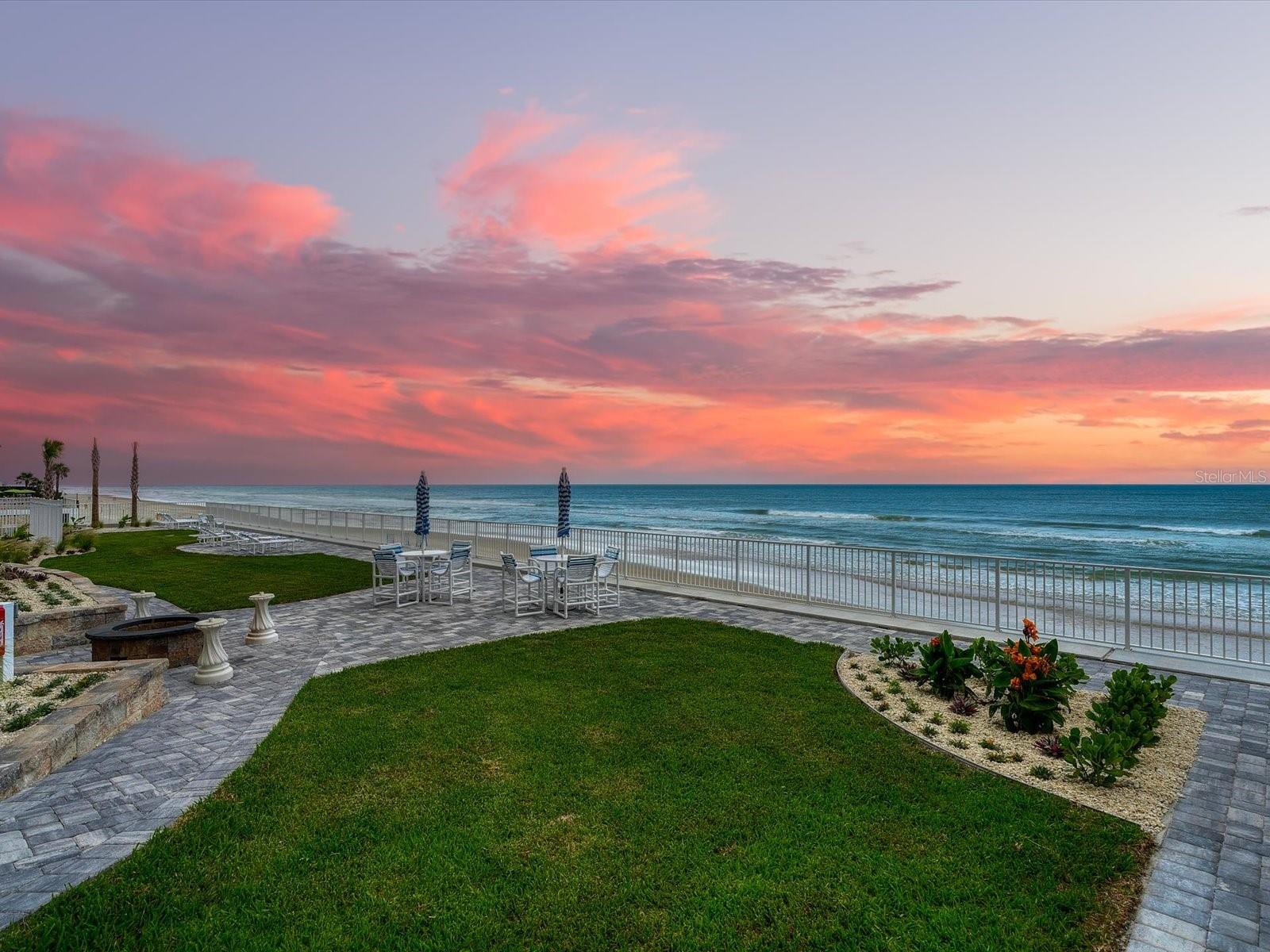 TOWERS 10 CONDO - Residential