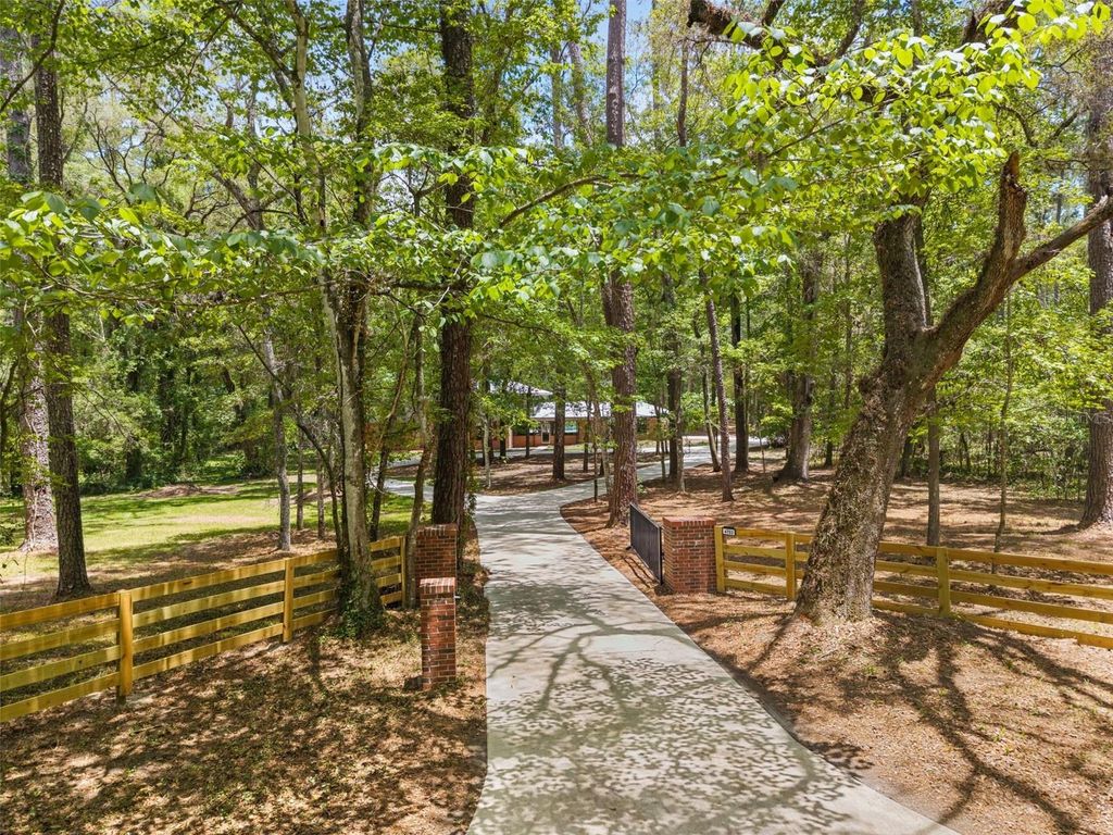 Photo of 4703 NW 124th Street, Gainesville, FL 32606 (MLS # GC540478)
