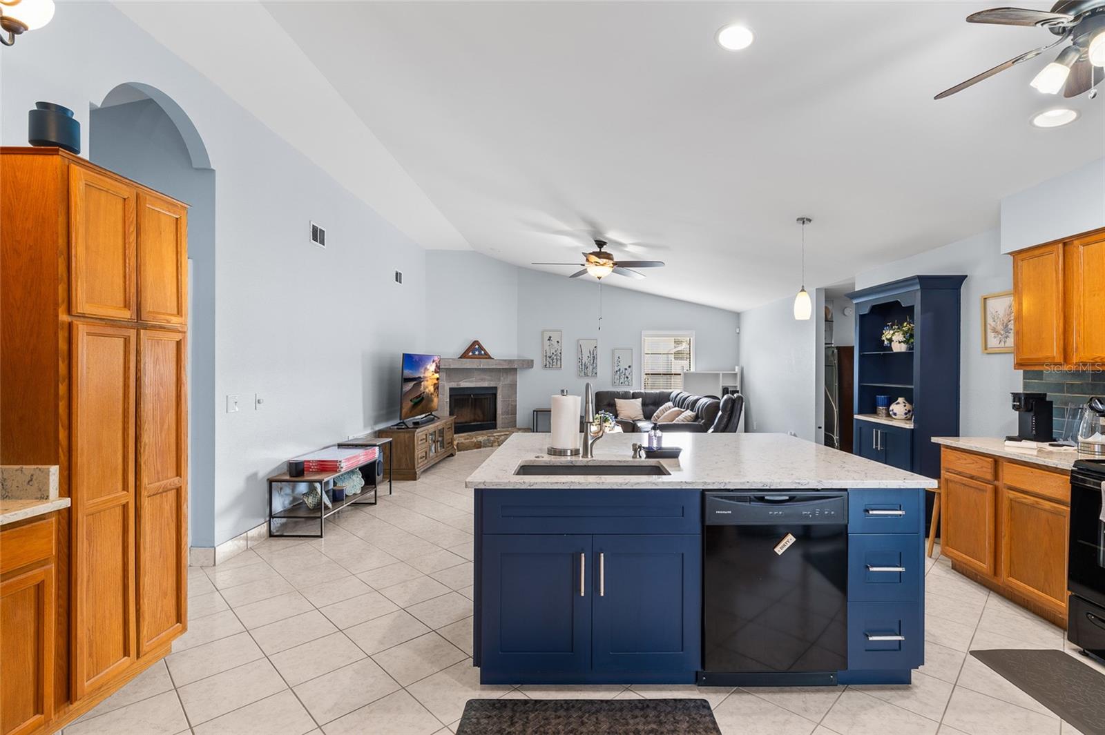 BAY PORT COLONY PH III UN 2-B - Residential