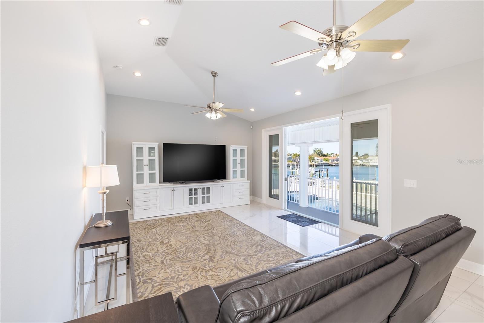 CAPRI ISLE - Residential