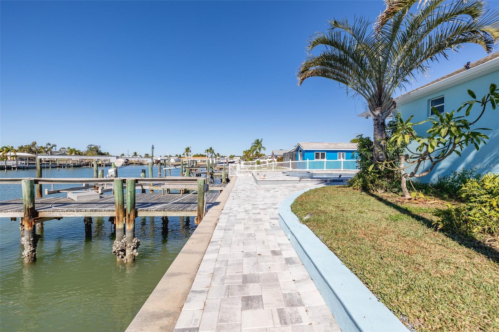 CAPRI ISLE - Residential